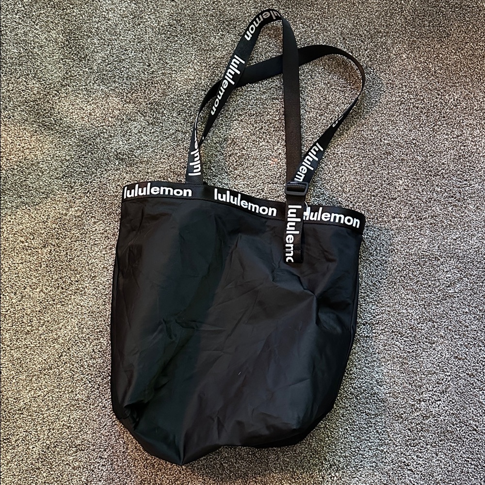 Lululemon The Rest is Written Tote In Black